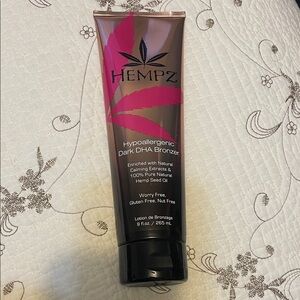 Hempz Pink and Brown Hypoallergenic Bronzer